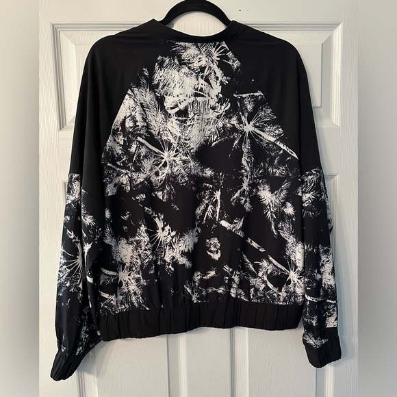 LOVESICK TORRID 0 0X XXL Black White Silky Abstract Palms Bomber Jacket R $89 - Picture 4 of 12